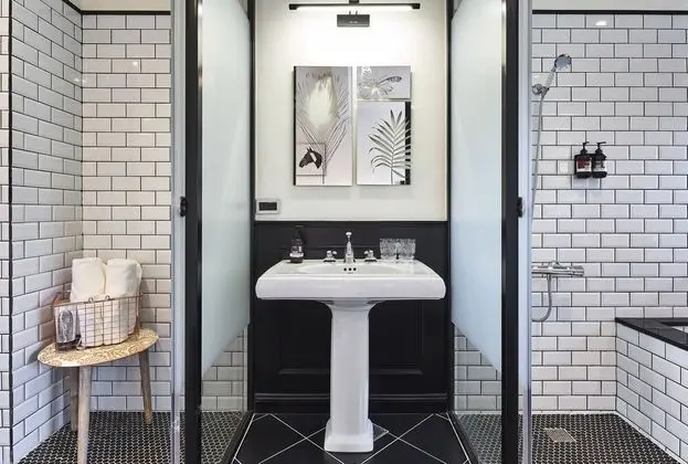 Design Tek Büyük Yataklı Oda, 1 Büyük (Queen) Boy Yatak