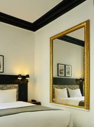 Büyük Yataklı Tek Kişilik Oda