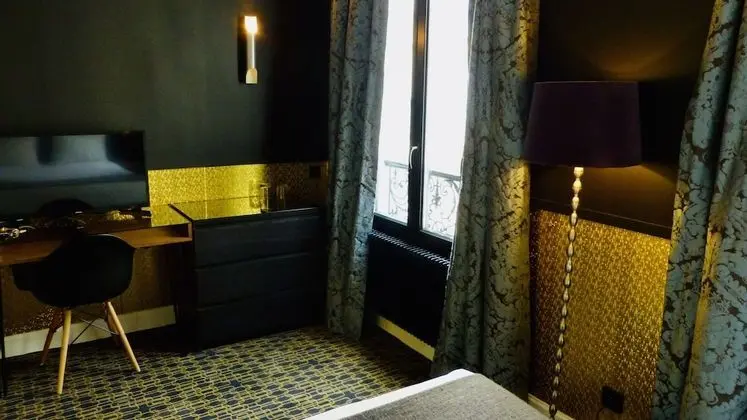 Büyük Yataklı Tek Kişilik Oda