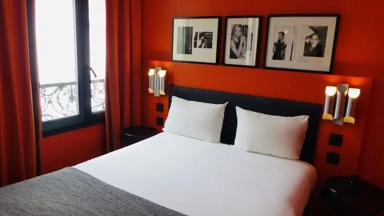 Büyük Yataklı Tek Kişilik Oda