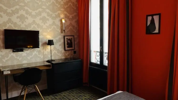 Büyük Yataklı Tek Kişilik Oda