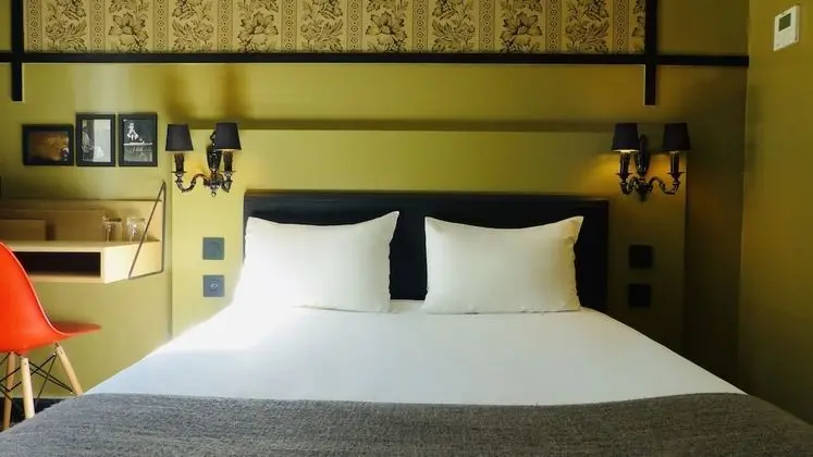 Büyük Yataklı Tek Kişilik Oda