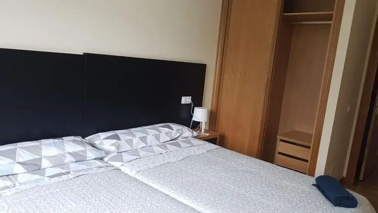 İki Ayrı Yataklı Oda, Ortak Banyo