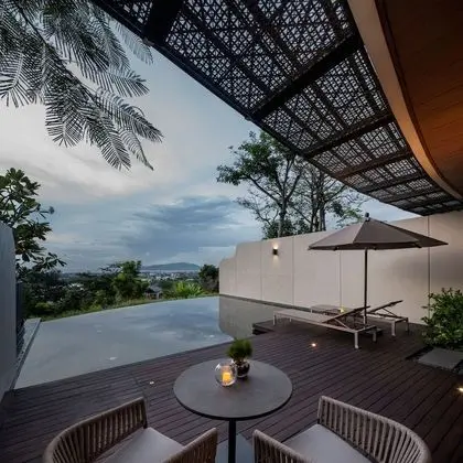 Hill Villa King