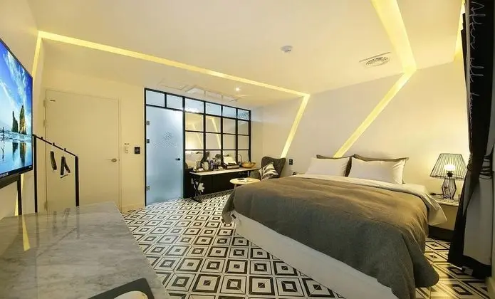 Standard Tek Büyük Yataklı Oda