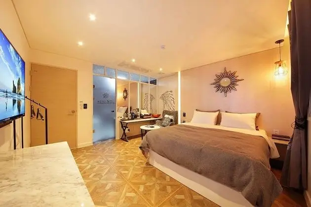 Standard Tek Büyük Yataklı Oda