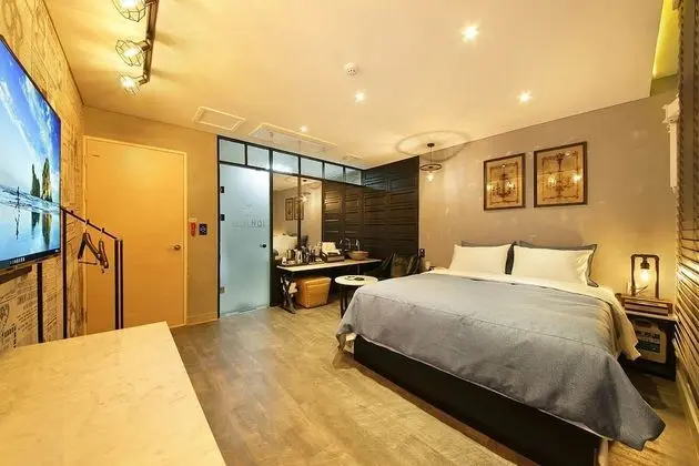 Standard Tek Büyük Yataklı Oda