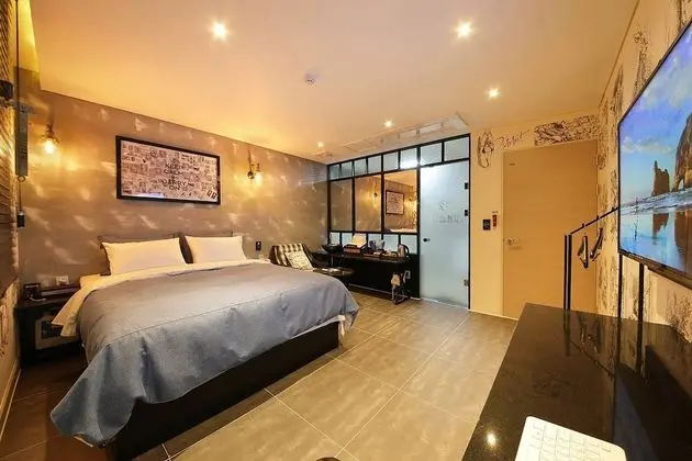 Standard Tek Büyük Yataklı Oda