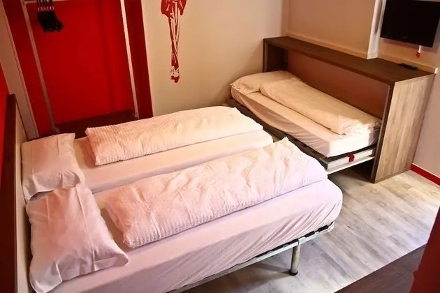 Üç Kişilik Oda