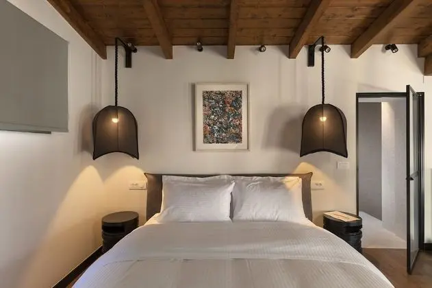 Süit (Acropolis View)