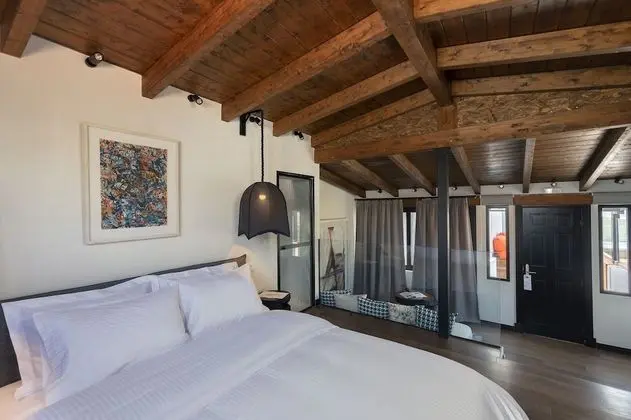 Süit (Acropolis View)