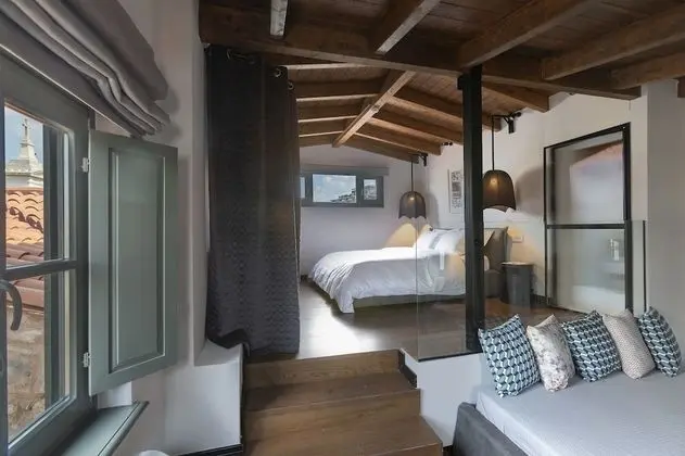 Süit (Acropolis View)