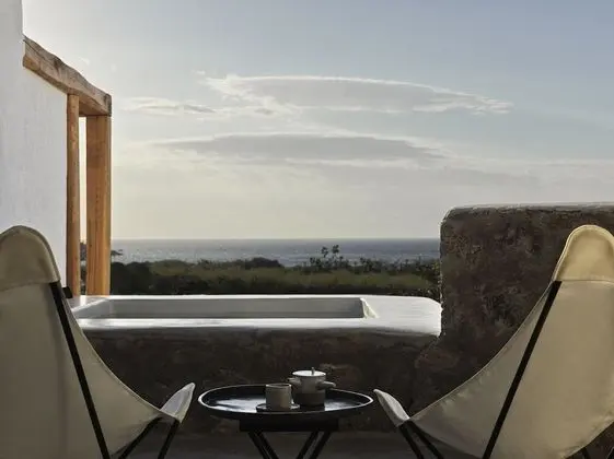 Honeymoon Suite Sea View with Jetted Tub