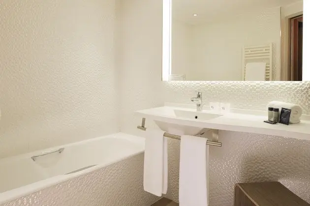 Suite Free WiFi & Pool Access