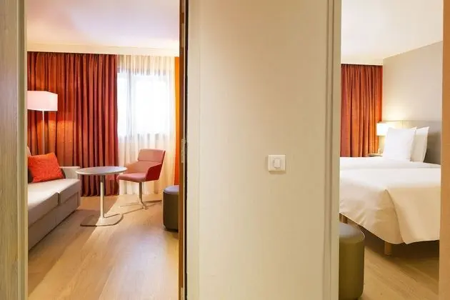Superior Family Room Free WiFi & Pool Access