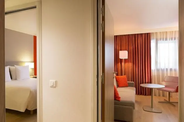 Superior Family Room Free WiFi & Pool Access