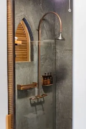 Basic Oda, 1 Büyük (Queen) Boy Yatak