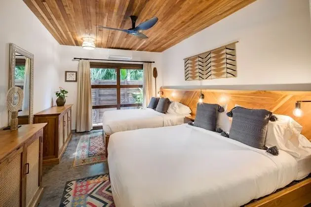 Basic Oda, 2 Büyük (Queen) Boy Yatak