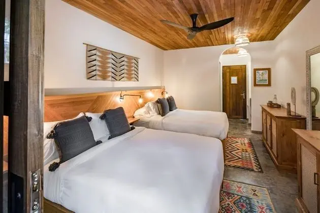 Basic Oda, 2 Büyük (Queen) Boy Yatak