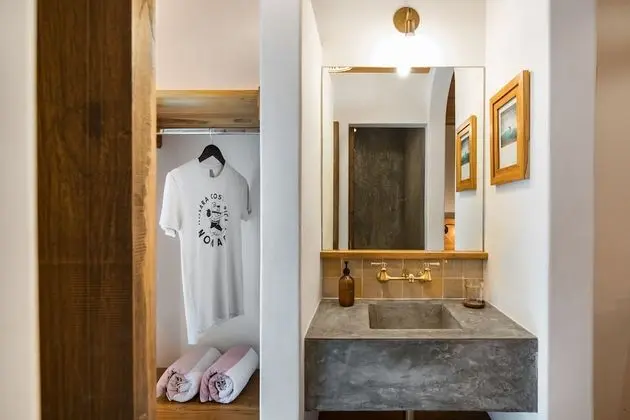 Basic Oda, 2 Büyük (Queen) Boy Yatak