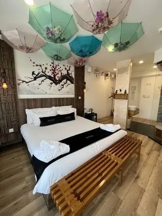 Premium Tek Büyük Yataklı Oda