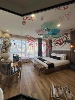 Premium Tek Büyük Yataklı Oda