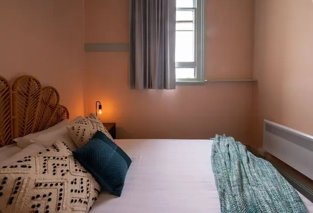 Basic Tek Büyük Yataklı Oda
