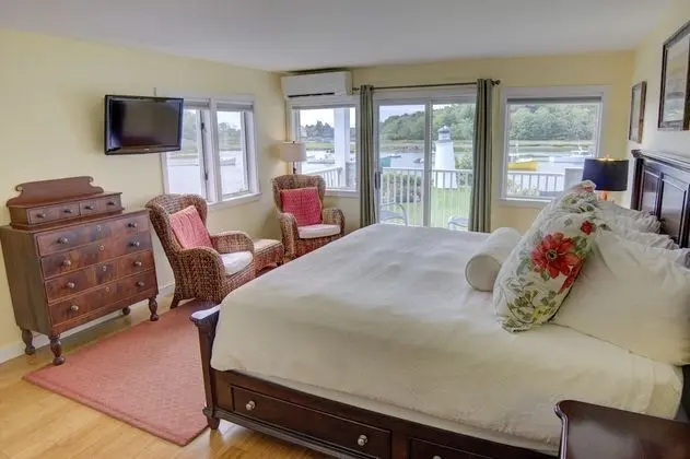 Portside Lodge King Premium