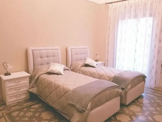 Tek Büyük veya İki Ayrı Yataklı Oda, Balkon