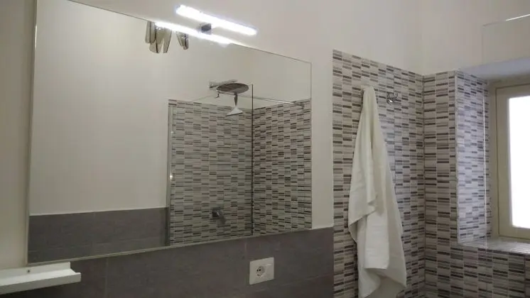 Standard Dört Kişilik Oda, Ortak Banyo