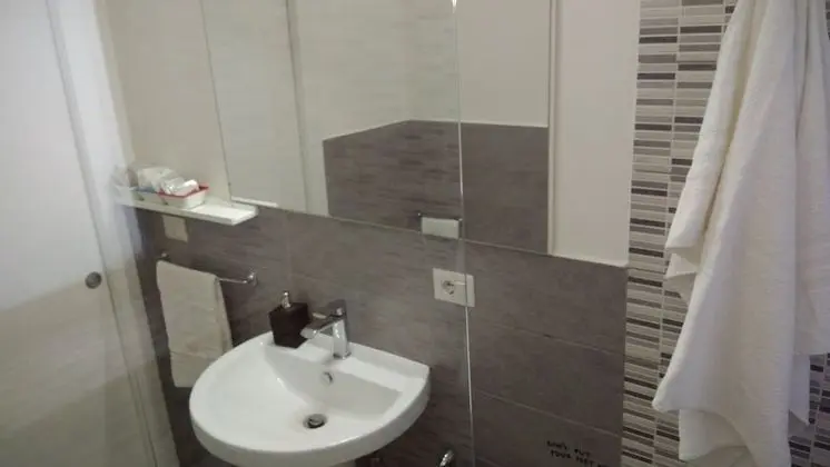 Standard Dört Kişilik Oda, Ortak Banyo