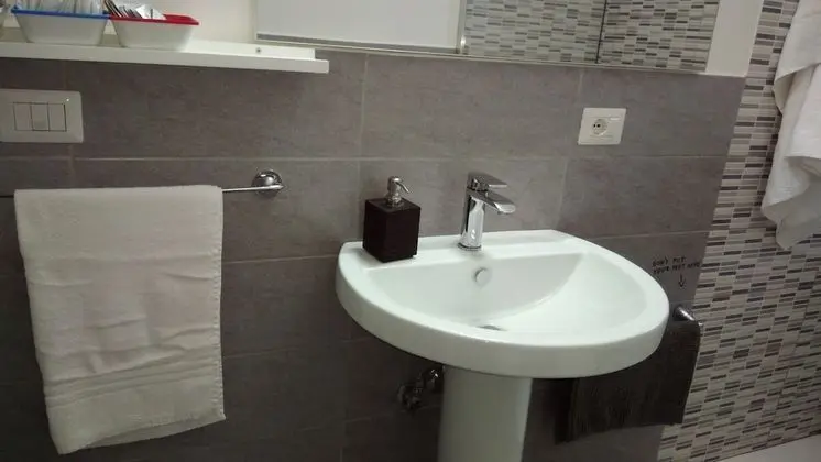 Standard Dört Kişilik Oda, Ortak Banyo
