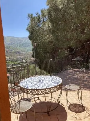 Üç Kişilik Oda