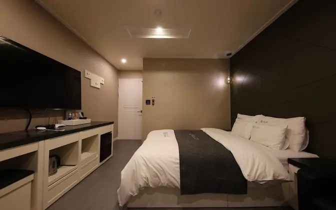 Oda (Deluxe (NETFLIX/bag PC/styler availab)