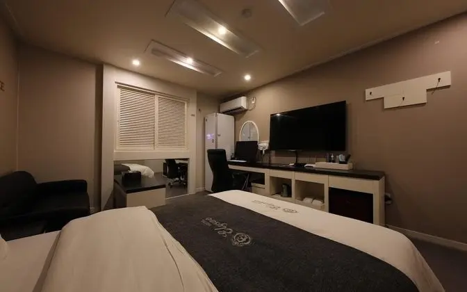 Oda (Deluxe (NETFLIX/bag PC/styler availab)