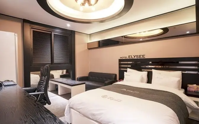 Oda (Deluxe (NETFLIX/bag PC/styler availab)