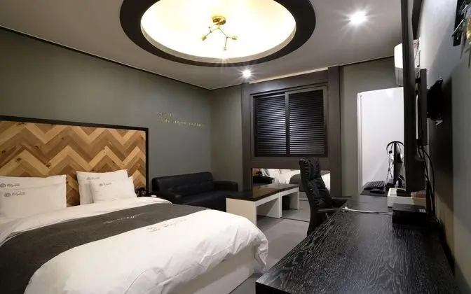 Oda (Deluxe (NETFLIX/bag PC/styler availab)