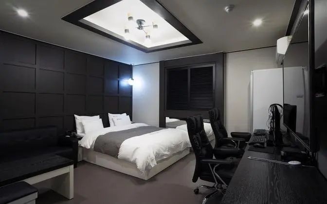 Oda (Premium couple PC (NETFLIX/PUBG PC/st)