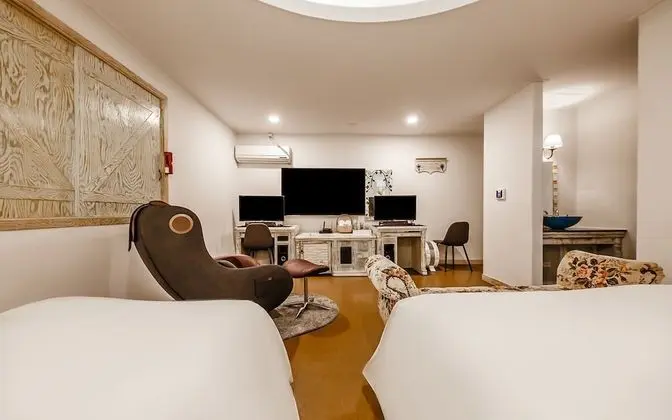 Oda (Deluxe room (no-hard 2PC twin bed mas)