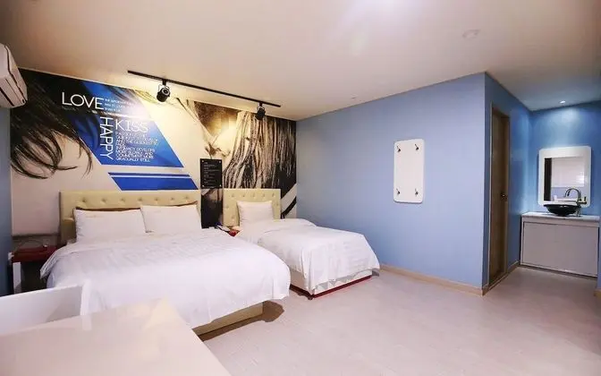 Oda (Twin bed (75 inch TV + whirlpool + Ne)