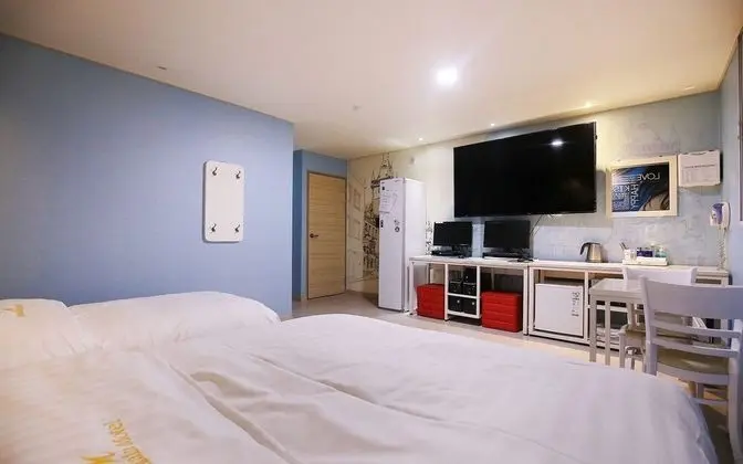 Oda (Twin bed (75 inch TV + whirlpool + Ne)