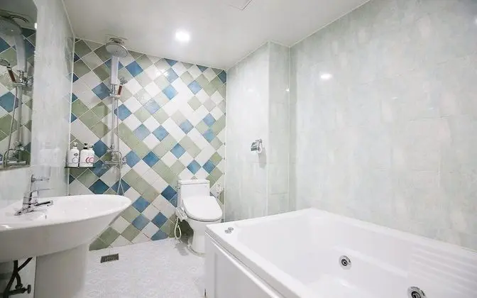 Oda (Twin bed (75 inch TV + whirlpool + Ne)