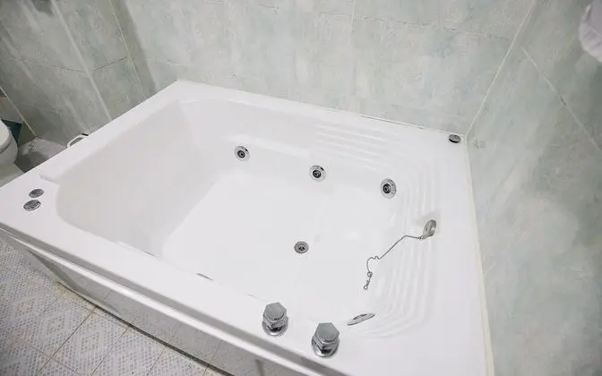 Oda (Twin bed (75 inch TV + whirlpool + Ne)