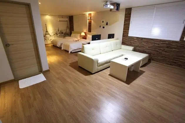 Oda (VVIP (Massage Chair + Jetted Spa Tub )