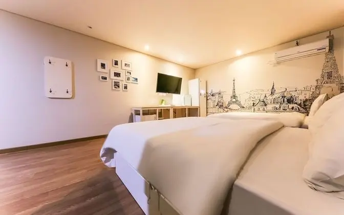 Oda (VVIP (Massage Chair + Jetted Spa Tub )