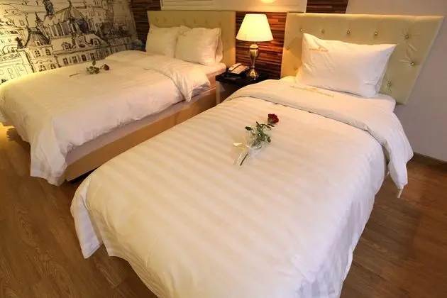 Oda (VVIP (Massage Chair + Jetted Spa Tub )