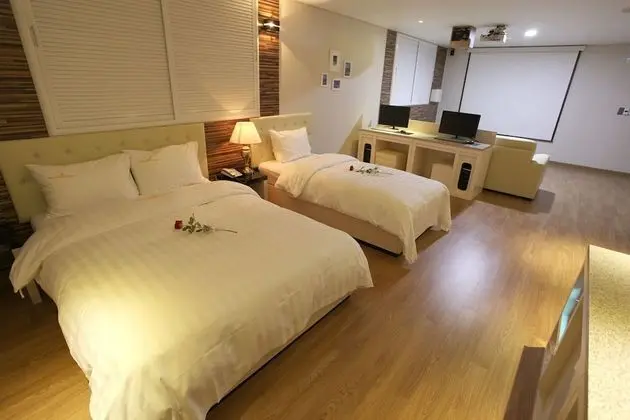 Oda (VVIP (Massage Chair + Jetted Spa Tub )