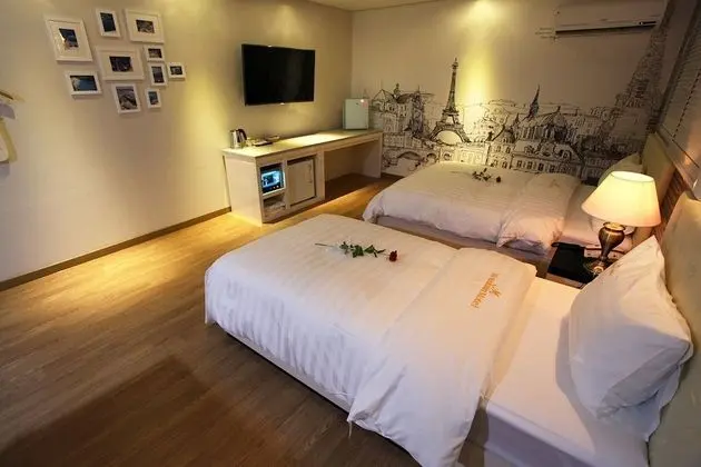 Oda (VVIP (Massage Chair + Jetted Spa Tub )