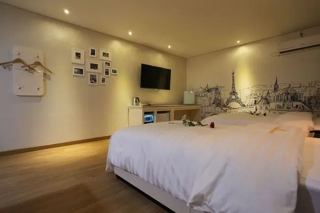 Oda (VVIP (Massage Chair + Jetted Spa Tub )