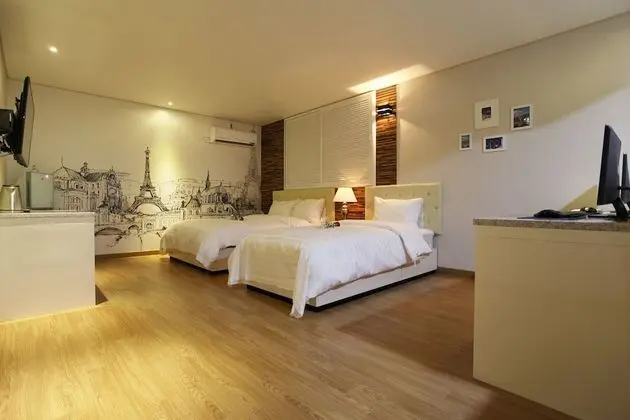 Oda (VVIP (Massage Chair + Jetted Spa Tub )